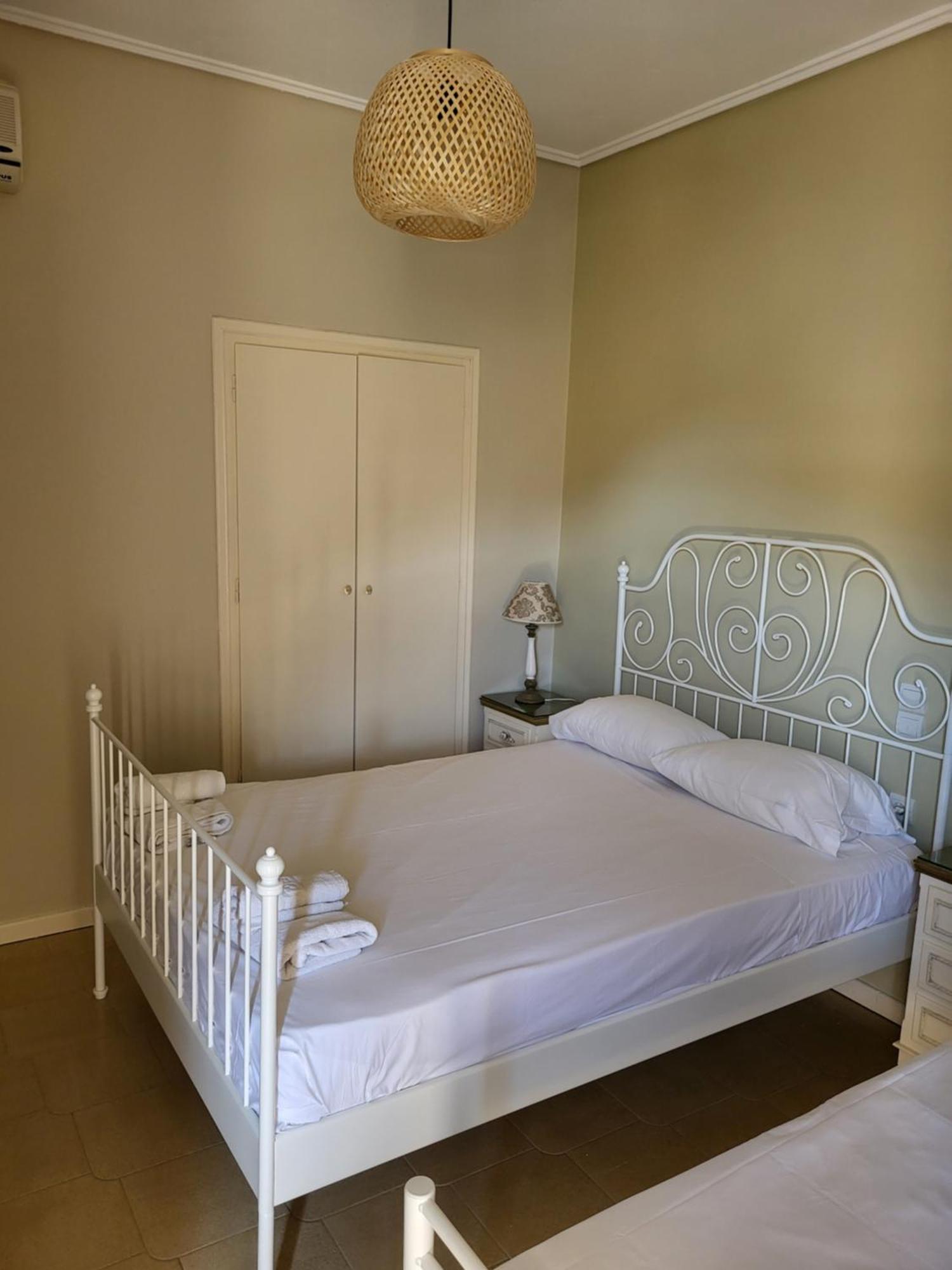 Margarita Rooms Kalamákion Стая снимка